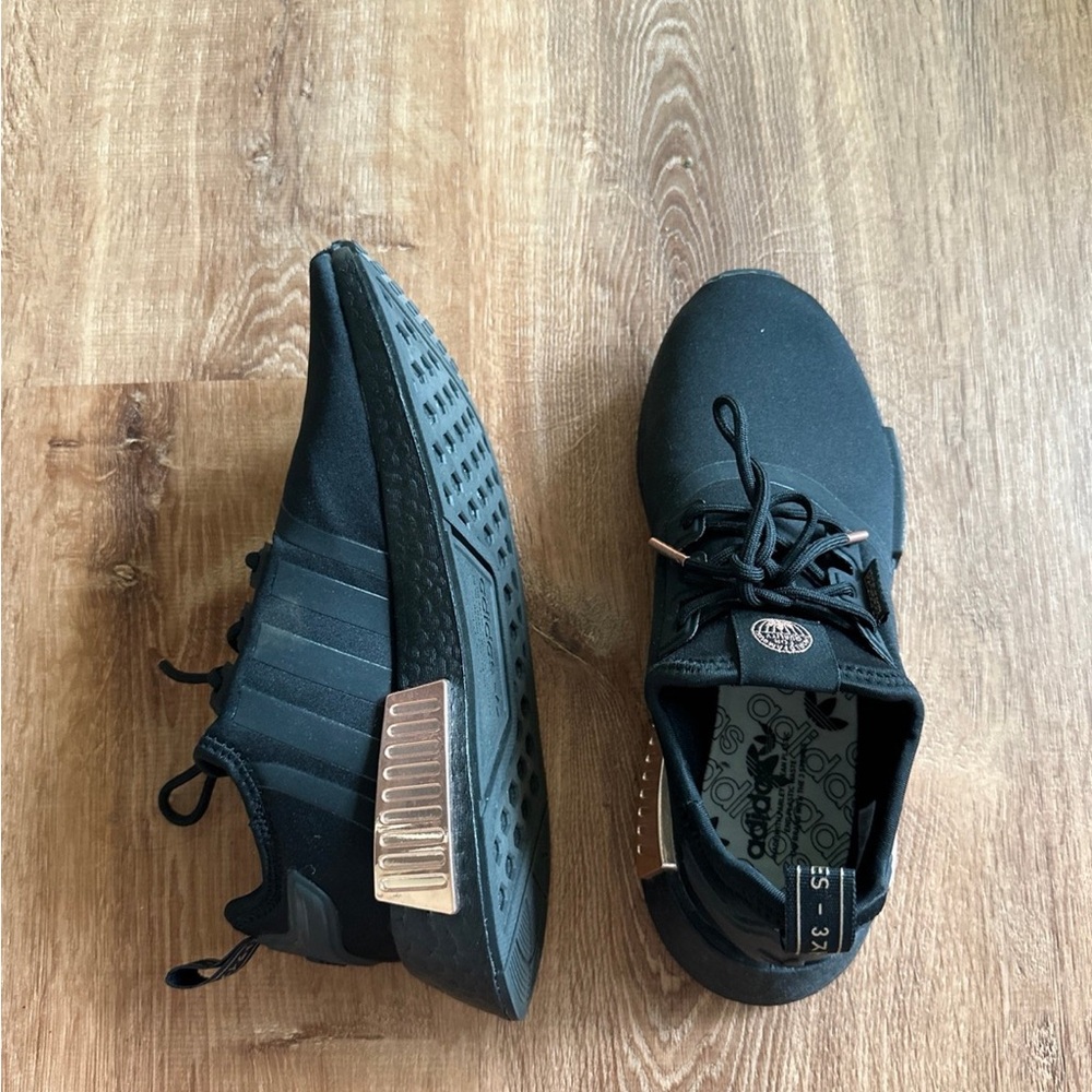 Adidas NMD_R1 Women’s 7.5 EXCELLENT CONDITION